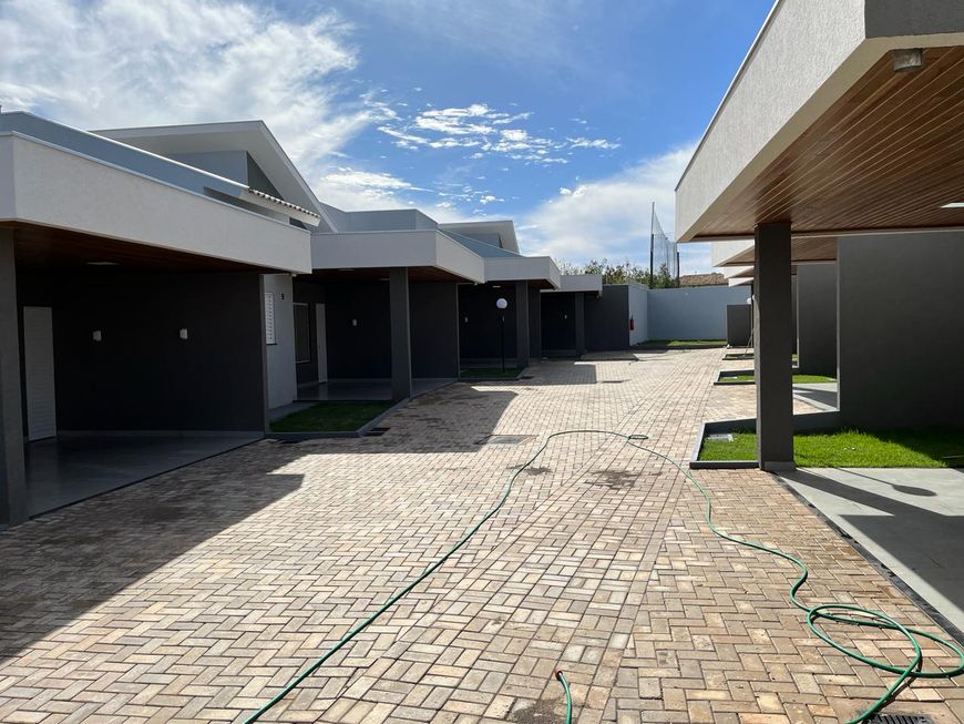 CASA COM 3 QUARTOS,SENDO 1 SUÍTE NO CONDOMINIO RESIDENCIAL CARLOTA