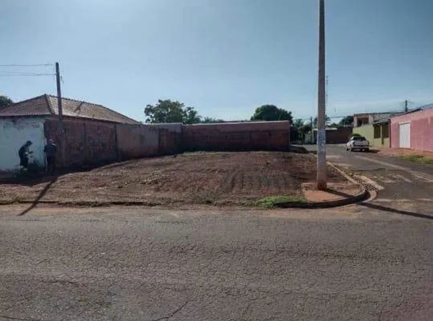 terreno em rua comercial