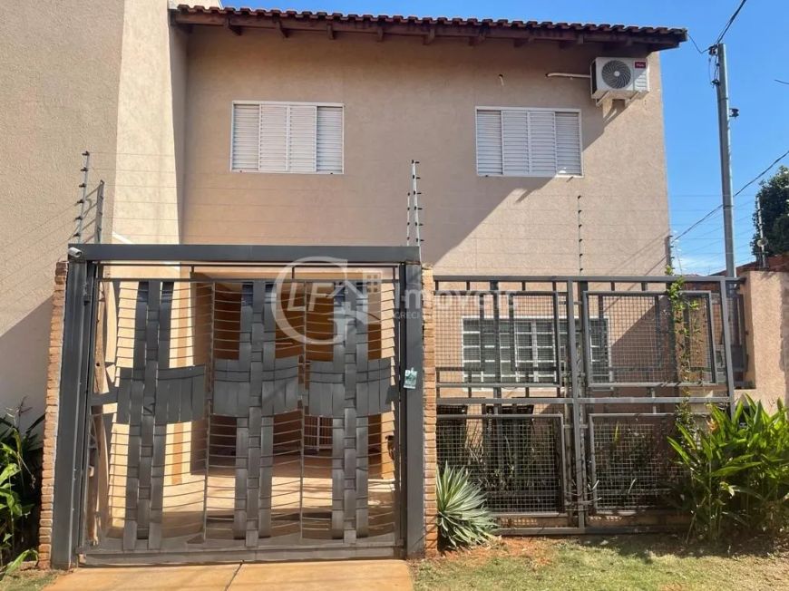 Imperdível oportunidade de adquirir casa com 2 quartos, 2 salas, 2 banheiros e garagem na Vila Tavei