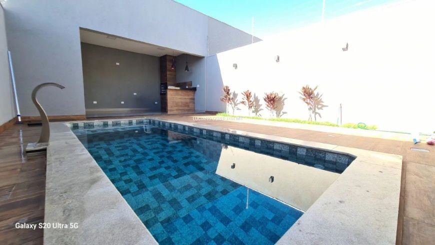 Casa com piscina próximo ao aeroporto e quartéis!