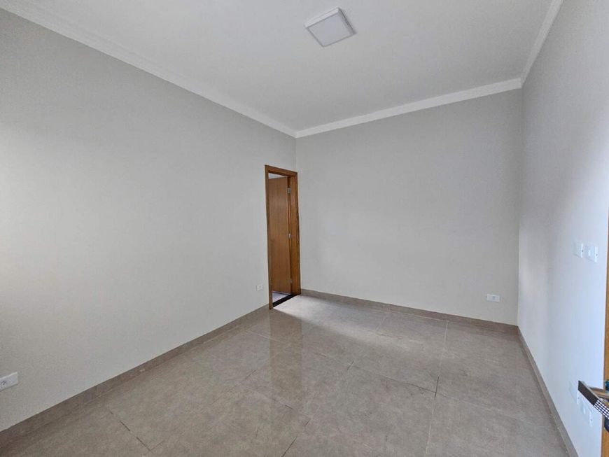 Casa térrea com piscina