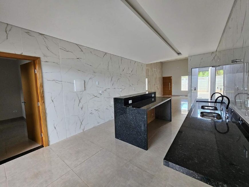 Casa térrea com piscina