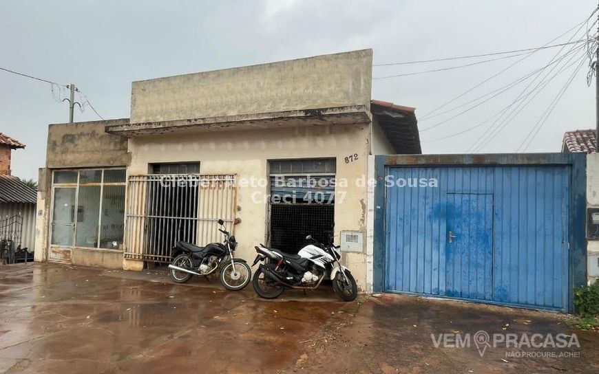 VENDO CASA COM SALÃO COMERCIAL!