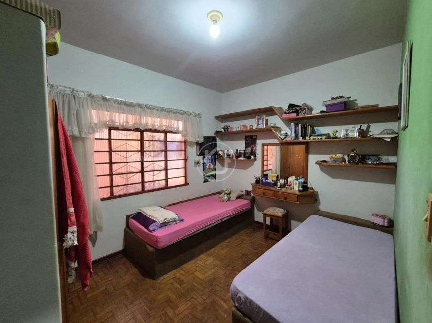 CASA COM 3 DORMITORIOS E PISCINA - VILA SOBRINHO