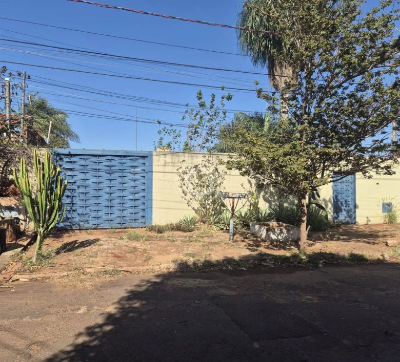 CASA COM 3 DORMITORIOS E PISCINA - VILA SOBRINHO
