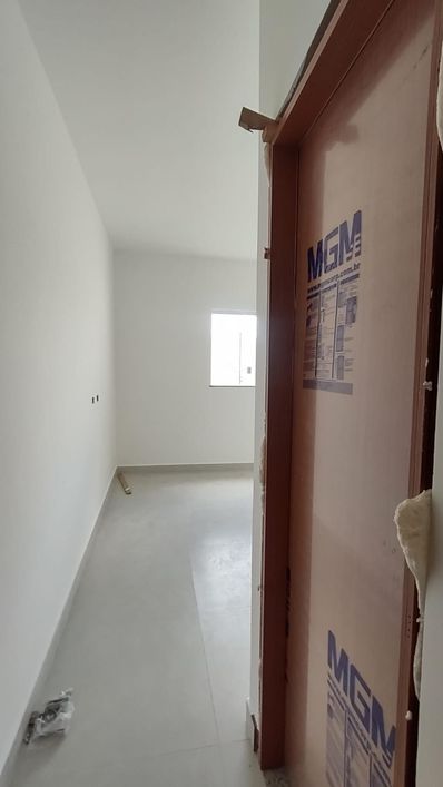 Linda casa com 3 quartos e espaço de terreno