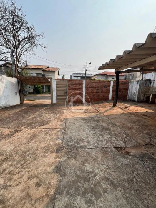 CASAS COM 3 KITNETES EXCELENTE INVESTIMENTO