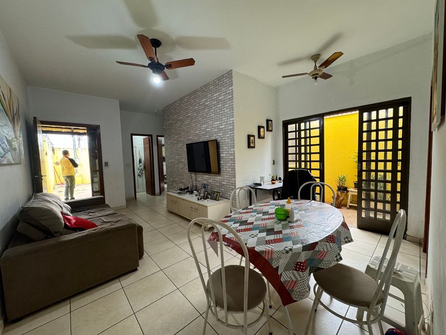 Casa c/ 03 qtos sendo 01 suite