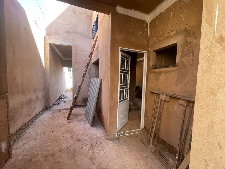 CASA MODERNA COM DUAS SUÍTES