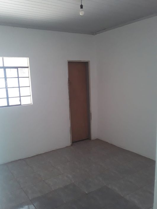 CASA COM AMPLO ESPAÇO NO JD LIBANO
