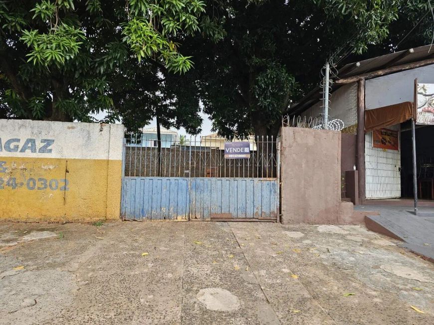 Terreno de esquina à venda na Vila Bandeirantes