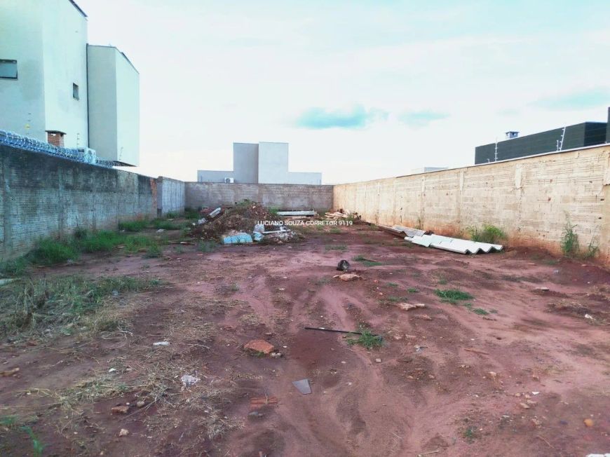 Terreno a venda no coração do Rita Vieira
