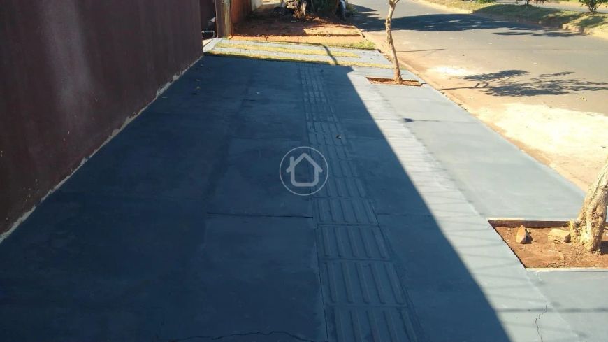 CASA COM TERRENO AMPLO PRÓXIMO AO ALPHAVILLE