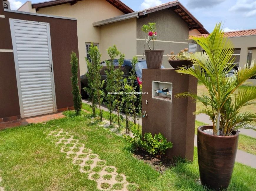 Casa em condomínio, rico em planejados!