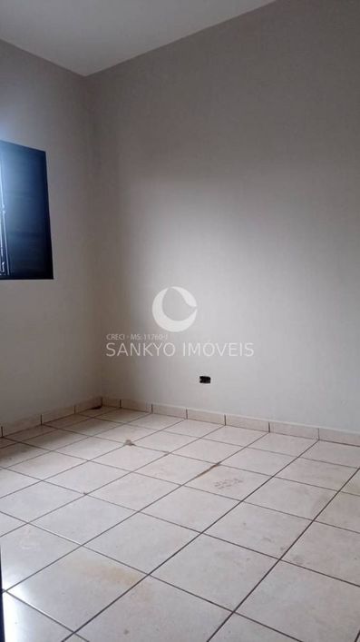 Residência com 2 Quartos, com Localização Privilegiada Próxima à Avenida e ao Comércios