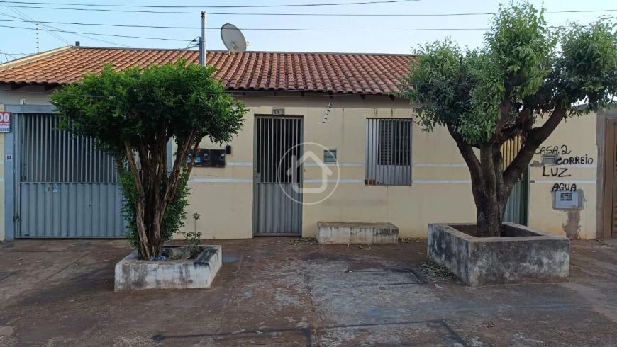 CASA COM EDICULA NO UNIVERSITÁRIO