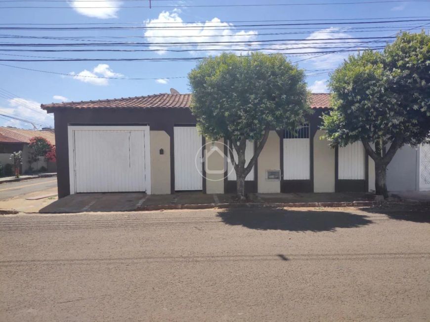 CASA COM 3 DORMITORIOS JARDIM IMA
