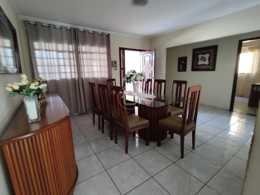 CASA COM 3 DORMITORIOS SENDO 2 SUITES