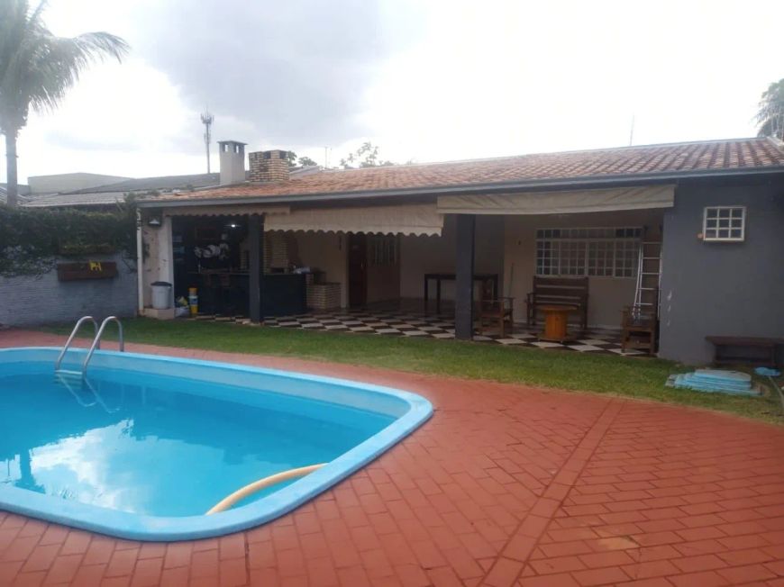 Casa com piscina a 5 min do Parque dos Poderes!