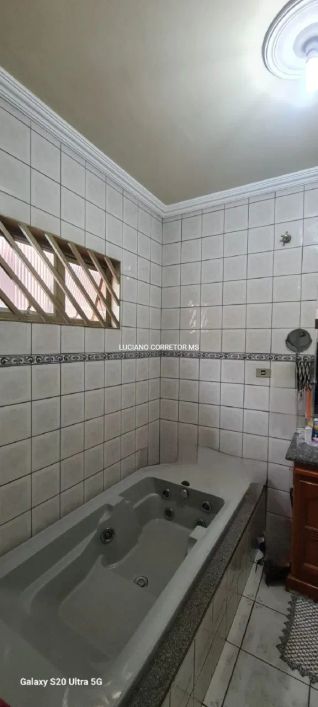 Casa com piscina na Vila Planalto!