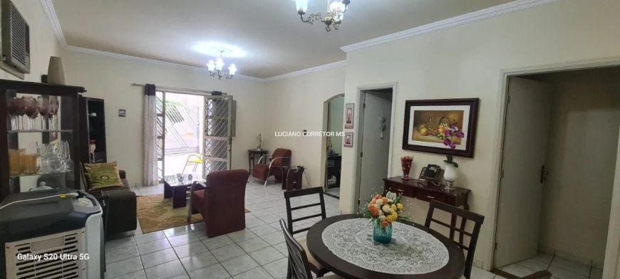 Casa com piscina na Vila Planalto!
