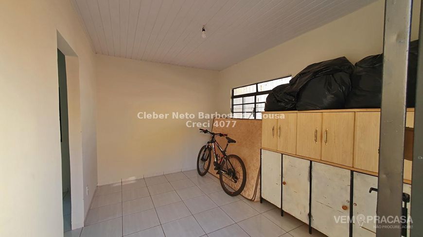 IMÓVEL AMPLO EM TERRENO INTEIRO