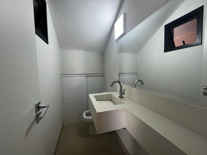 Imperdível! Casa à venda no Condomínio Alto Parque com 3 suites