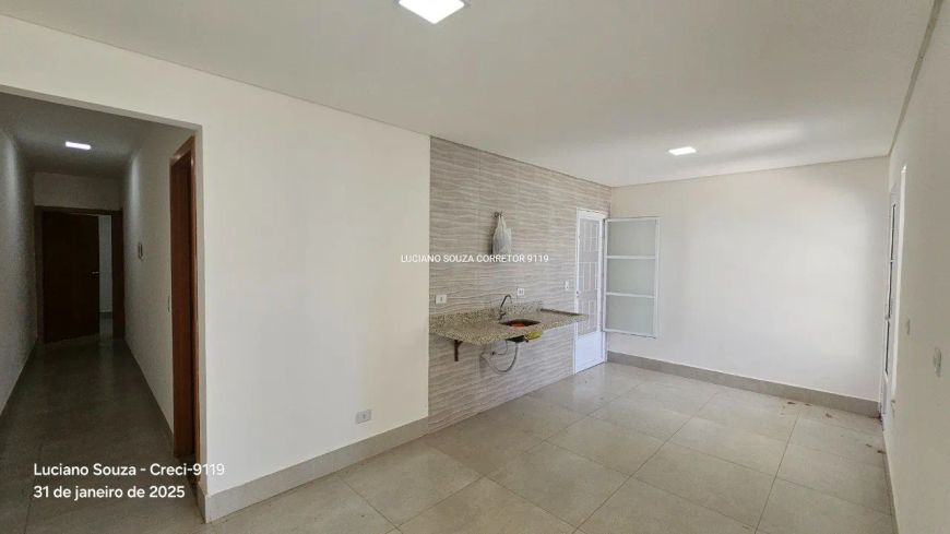 Casa bem localizada com suíte!