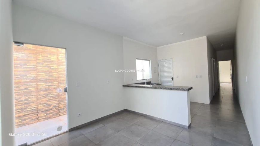 Ótima localização, com suíte e sobra de terreno!