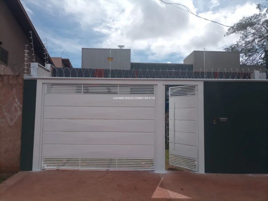 Casa moderna com fino Acabamento Jd. Rita Vieira