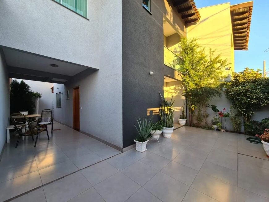Sobrado à venda, 3 quartos, Vila Carlota - Campo Grande/MS