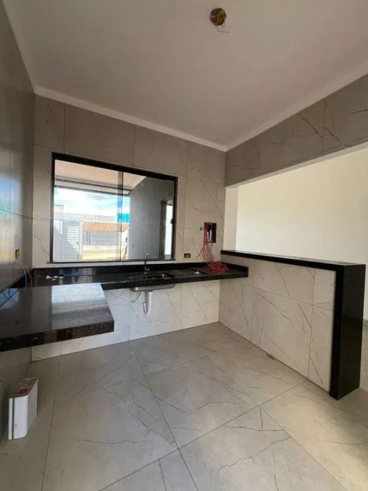 Casa ampla e confortável com 03 quartos no Residencial Bela Laguna!