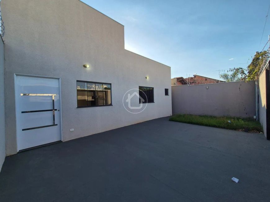 CASA COM 3 DORMITORIOS SENDO 2 SUITES