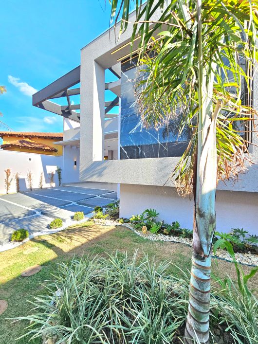Linda Casa Térrea nova a venda com 3 suítes e escritório no bairro Cidade Jardim.