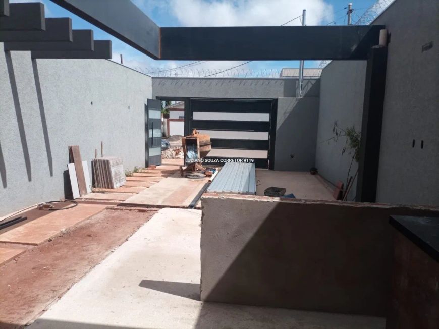 Casa Moderna no Jd. Universitário