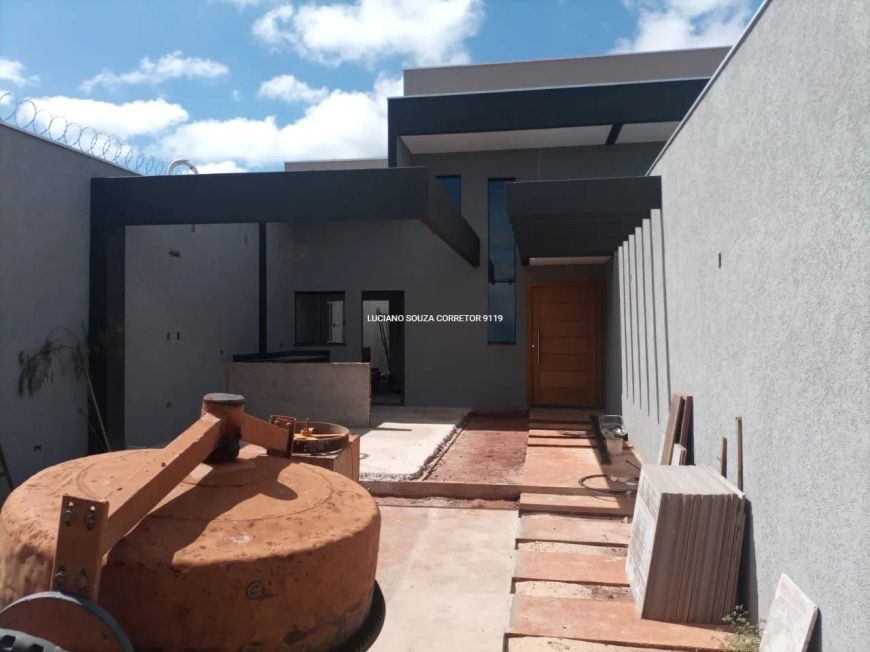 Casa Moderna no Jd. Universitário