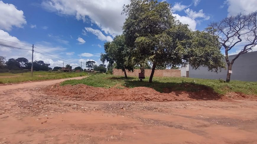 Venda Excelente terreno de esquina Bom para comércio.