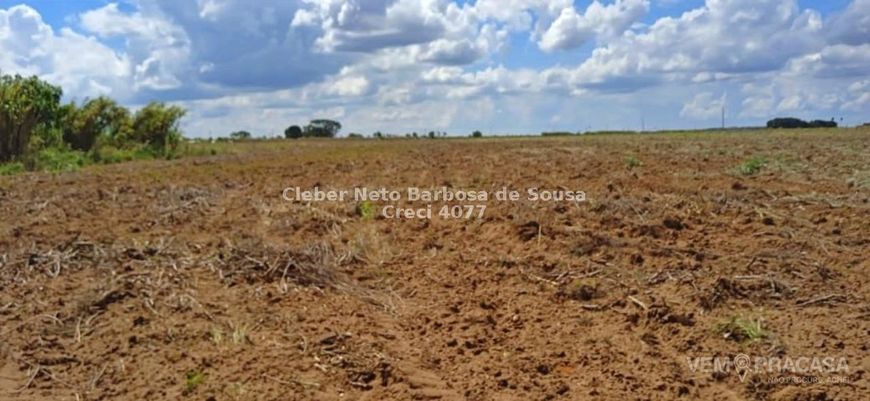 Vendo chácara com 8,3 hectares a 2 km do asfalto