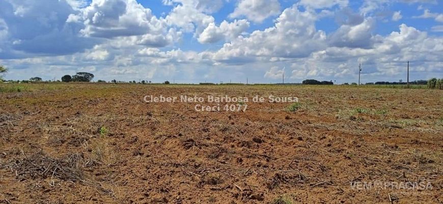 Vendo chácara com 8,3 hectares a 2 km do asfalto
