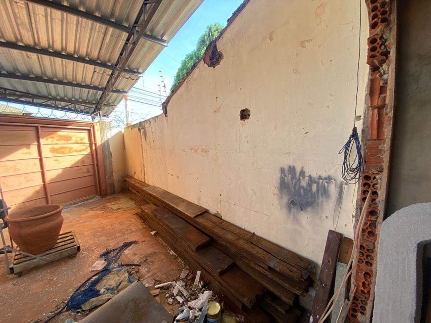 Terreno com construção inacabada Vila Planalto!