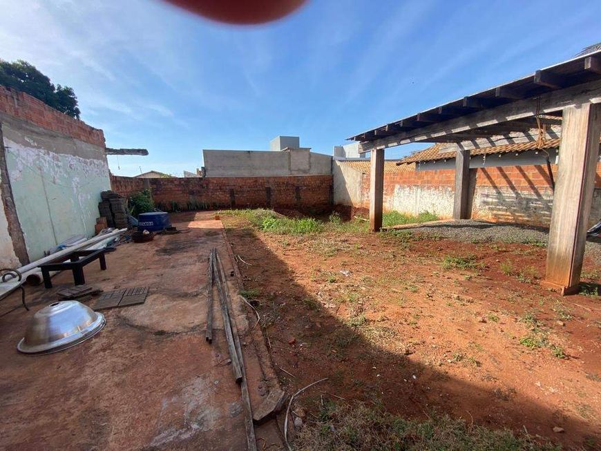 Terreno com construção inacabada Vila Planalto!