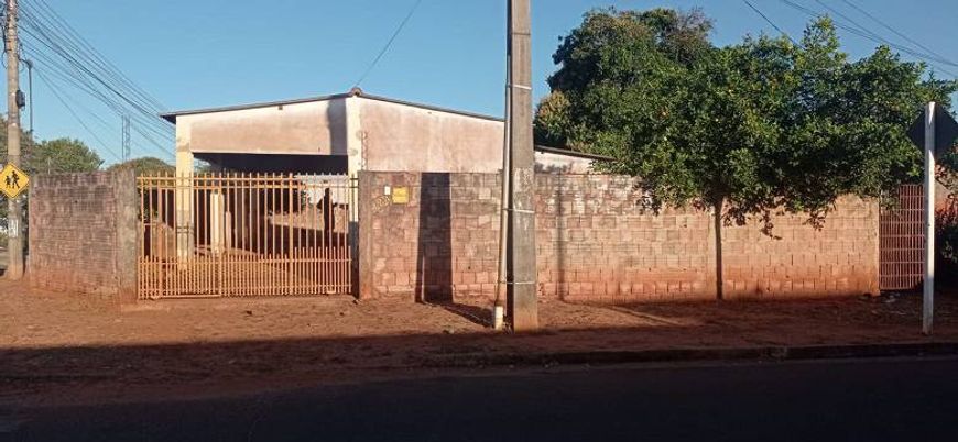 OTIMA OPORTUNIDADE DE INVESTIMENTO CASA COM AMPLO TERRENO