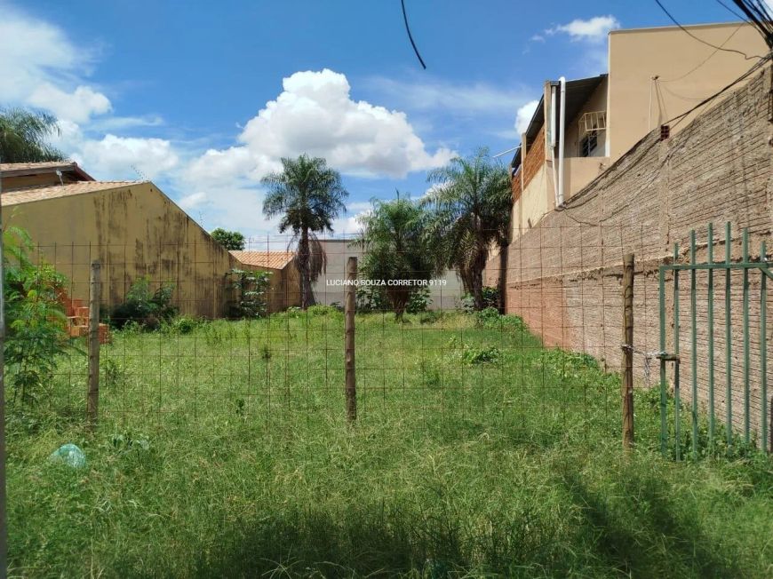 Terreno de 360m² no Jardim Tiradentes