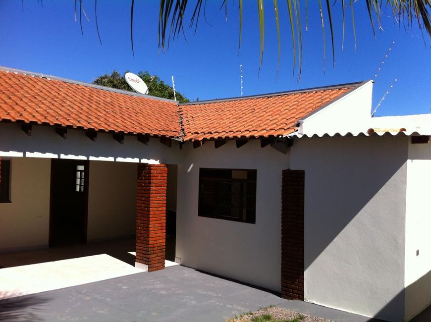 CASA AMPLA COM SALÃO COMERCIAL NO BAIRRO PIONEIROS