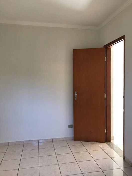 Apartamento térreo 03 quartos com armários