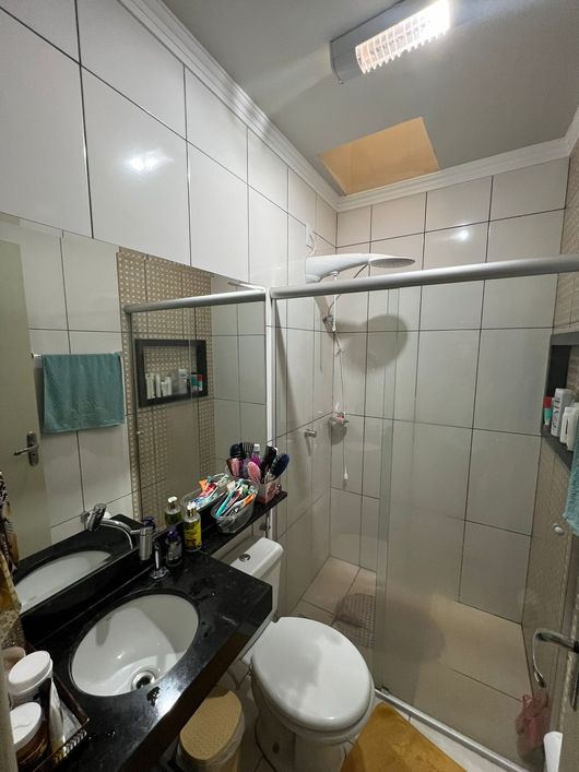 Casa no Village Parati com sobra de terreno e piscina