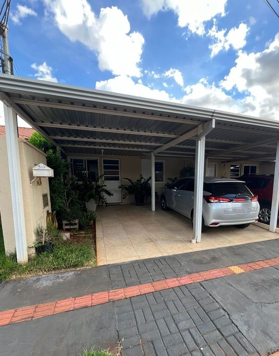 Casa no Village Parati com sobra de terreno e piscina