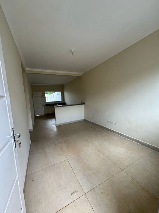 Casa para venda tem 70 metros quadrados com 2 quartos