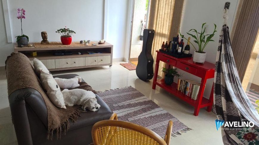Apartamento Amplo e reformado, com 4 quartos, sendo 1 suíte com Closet
