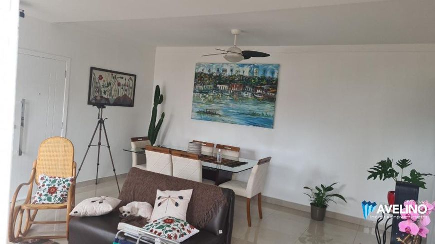 Apartamento Amplo e reformado, com 4 quartos, sendo 1 suíte com Closet